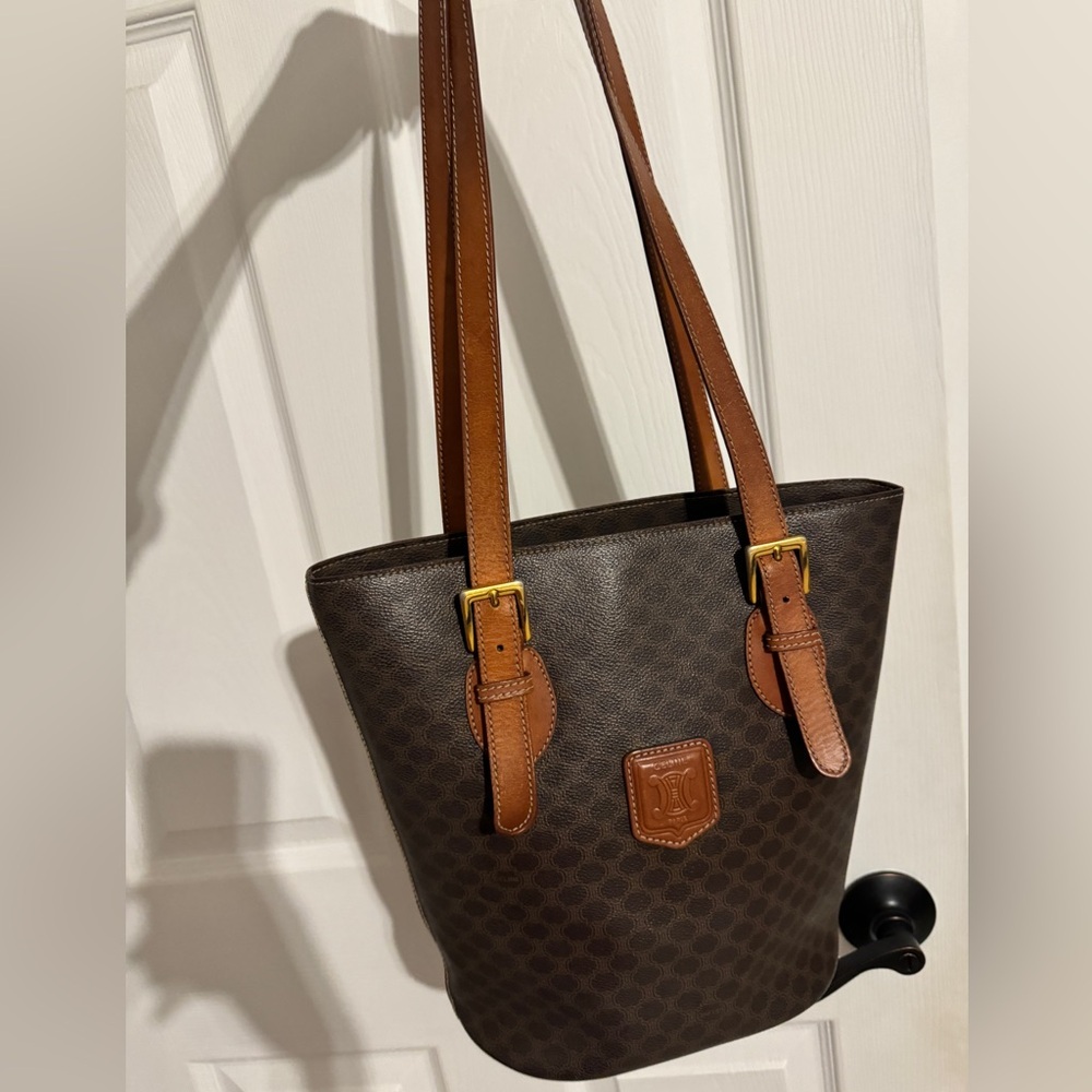 CELINE Macadam Shoulder Bag Dark Brown
Authentic Bucket bag